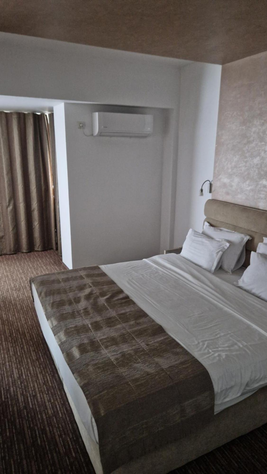 City Hotel & Lounge Slatina  Zewnętrze zdjęcie